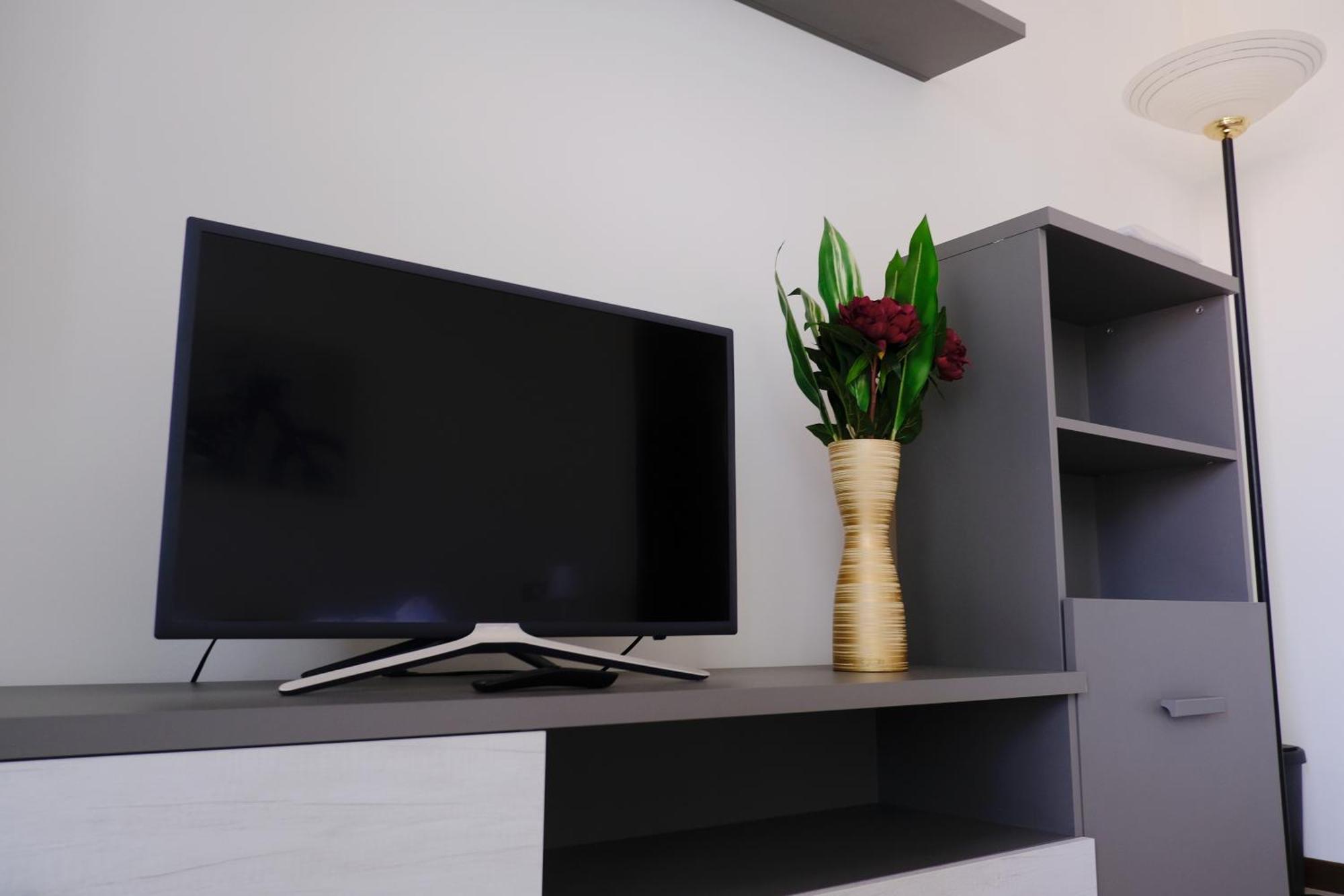 Bwr - Elegant Loft With Terrace, San Siro Milaan